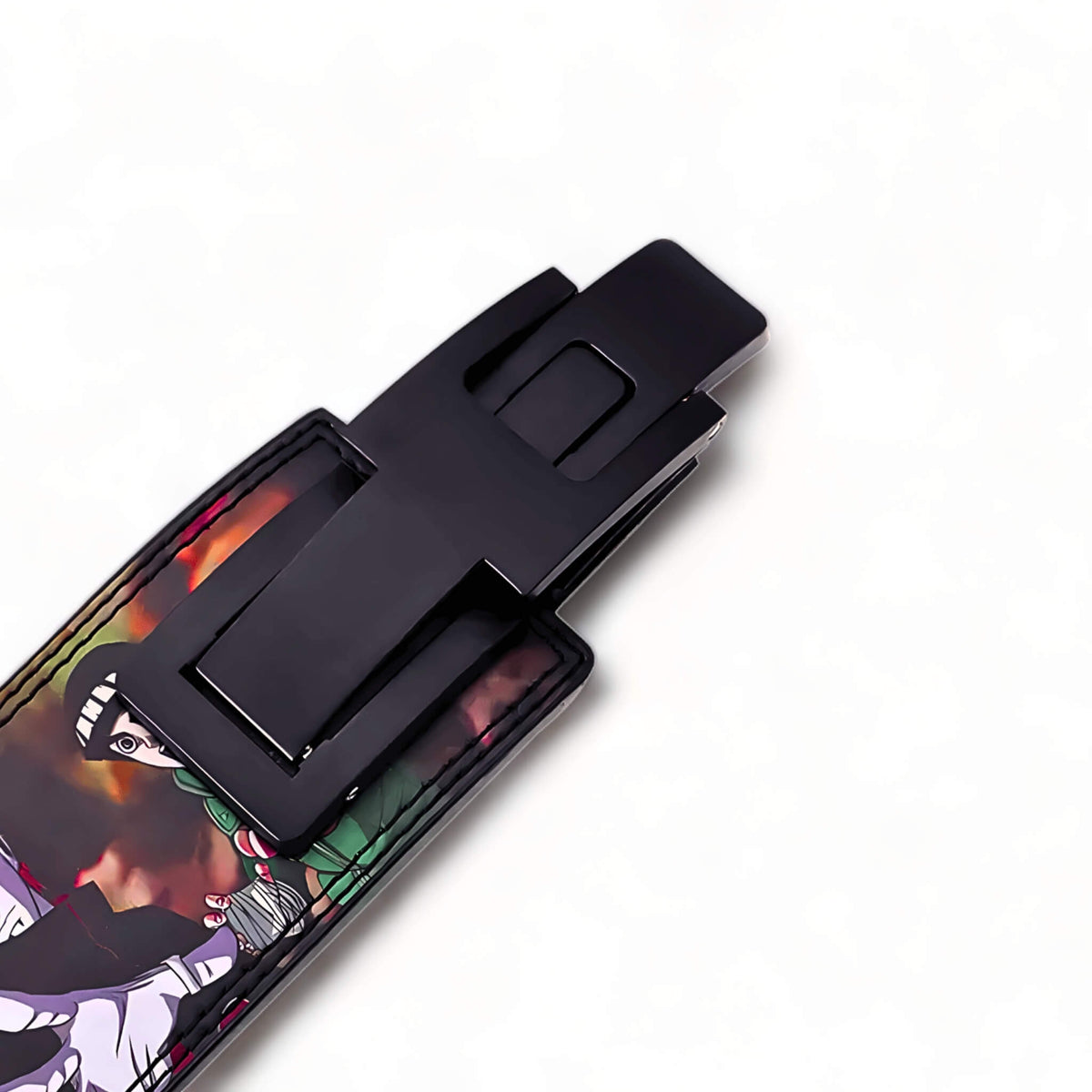 Close-up of the quick-release lever buckle on the Naruto powerlifting belt. Detailed anime characters on premium leather for a secure and stylish lifting experience.