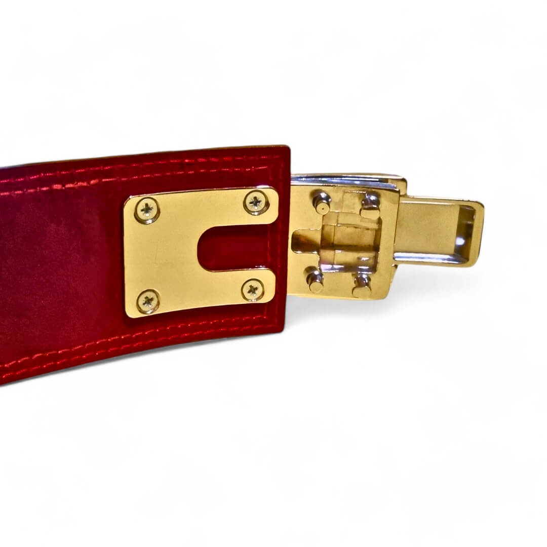 Chrome lever buckle shown