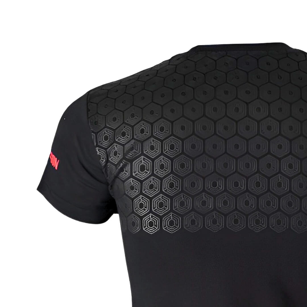 Closed up view of rear to PD Bar Grip Tee. Featuring anti-slip bar grip technology, this training shirt offers a secure fit and non-slip back for unbeatable performance in weightlifting and powerlifting. Perfect for squats, bench press, and more.